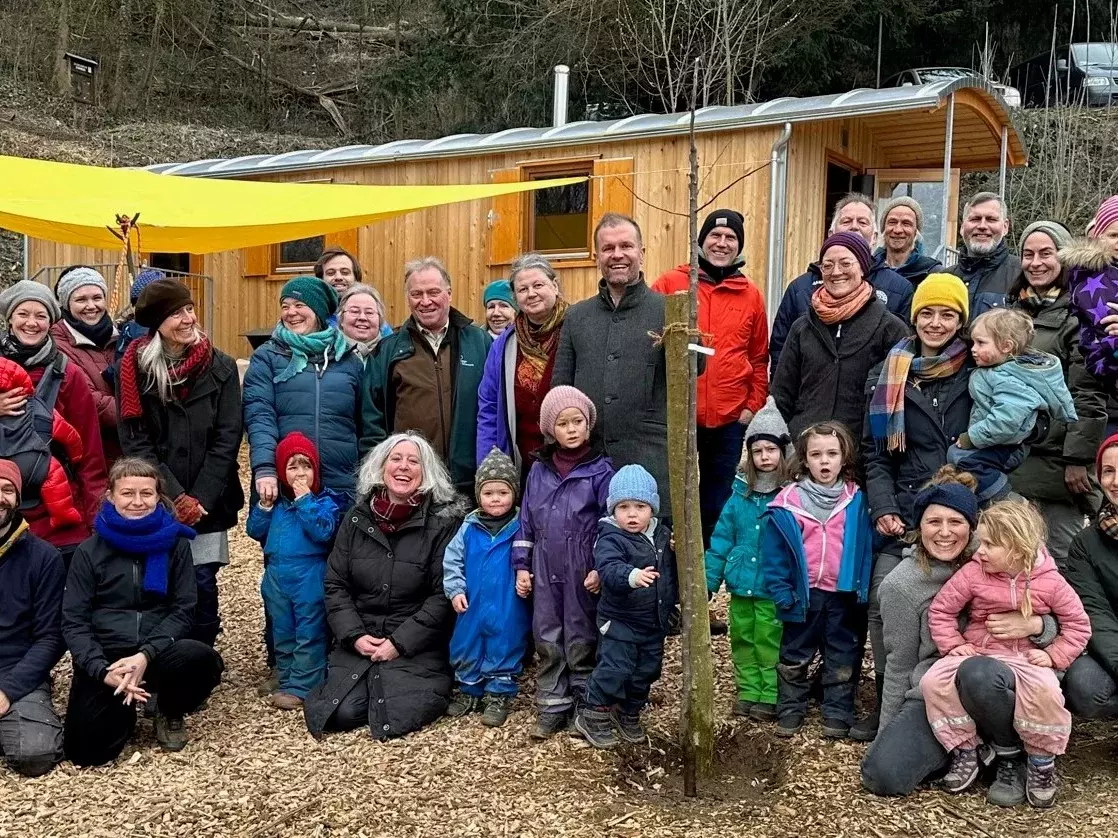 Zwetschgenkinder Waldkindergarten, Gruppen Foto mit Bürgermeister Ante